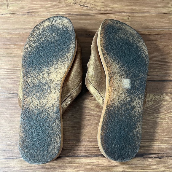 Coach Roccasin Gold Leather Slip-On Mules Clogs Flats Women’s Size 8.5 Shoes - Picture 5 of 6